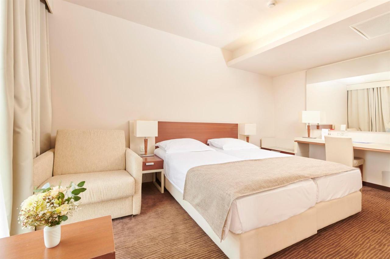 Hotel Albatros Plava Laguna ポレッチ エクステリア 写真
